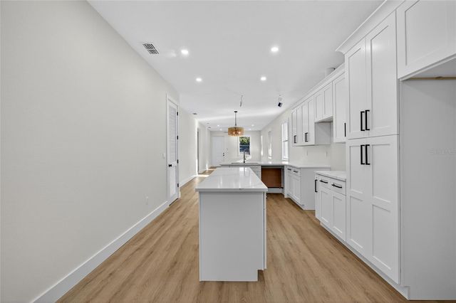 1515 E KNOLLWOOD STREET, Tampa, FL 33610