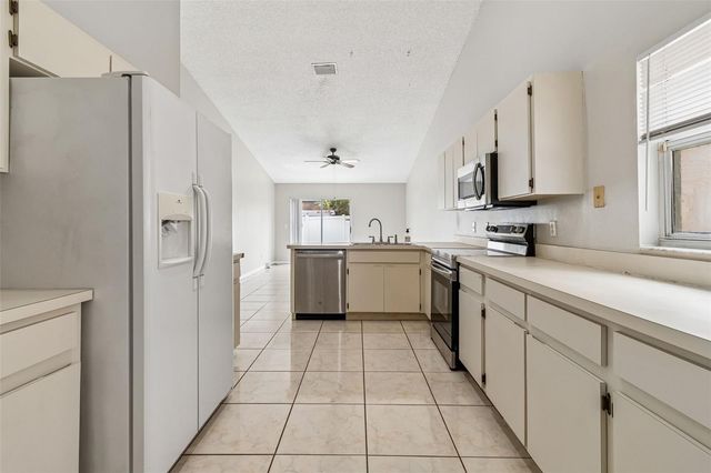 10105 SEA SPRAY PLACE, Tampa, FL 33624