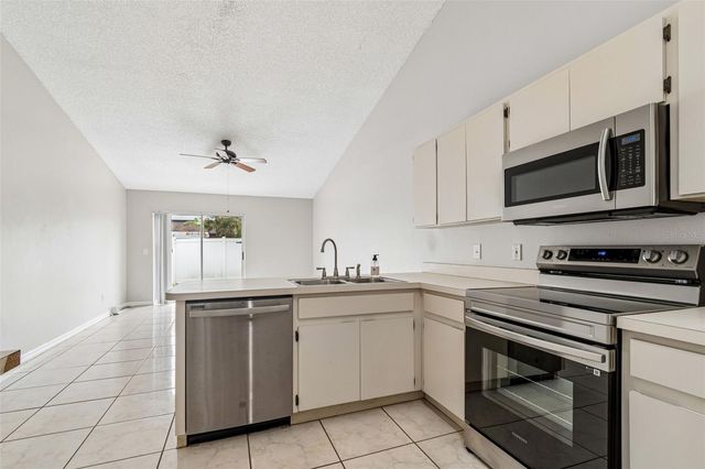 10105 SEA SPRAY PLACE, Tampa, FL 33624