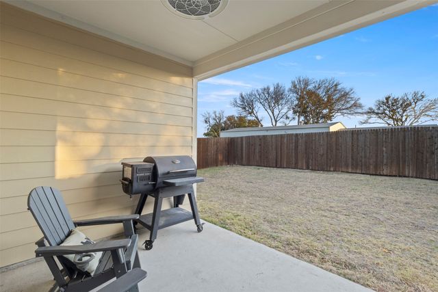 1645 Shadow Hawk Drive, Fort Worth, TX 76052