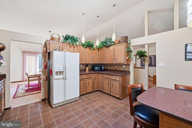 450 WARWICK DR, Wyomissing, PA 19610