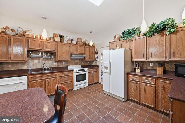 450 WARWICK DR, Wyomissing, PA 19610