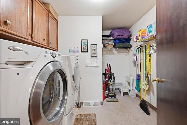 450 WARWICK DR, Wyomissing, PA 19610