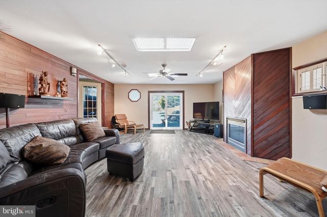 450 WARWICK DR, Wyomissing, PA 19610