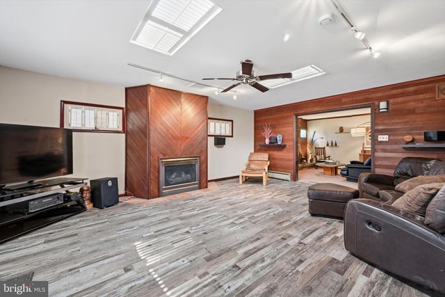 450 WARWICK DR, Wyomissing, PA 19610