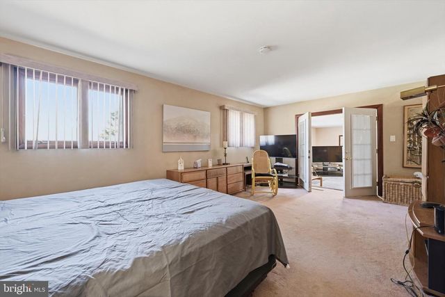 450 WARWICK DR, Wyomissing, PA 19610