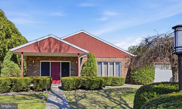 450 WARWICK DR, Wyomissing, PA 19610