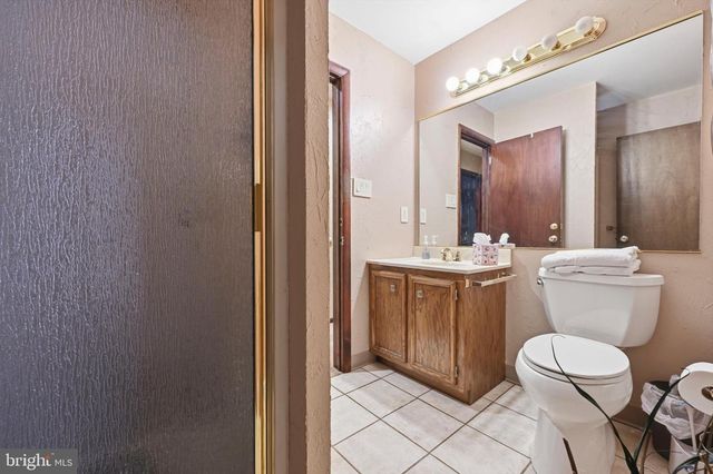 450 WARWICK DR, Wyomissing, PA 19610