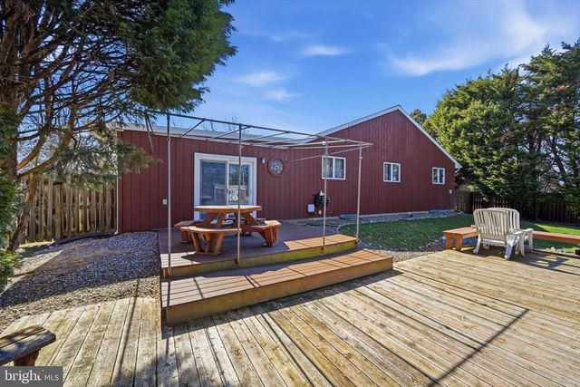 450 WARWICK DR, Wyomissing, PA 19610