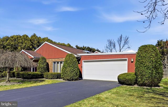 450 WARWICK DR, Wyomissing, PA 19610