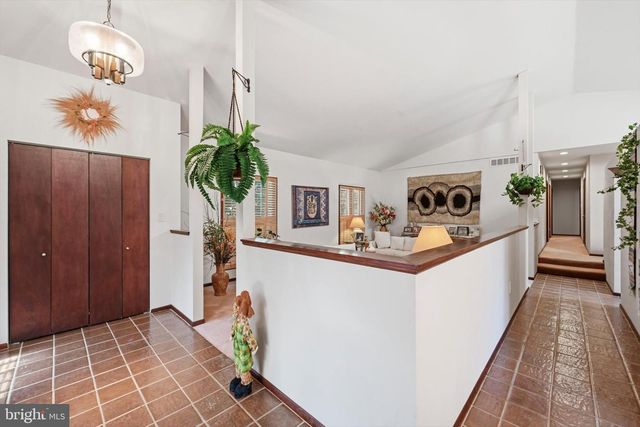 450 WARWICK DR, Wyomissing, PA 19610