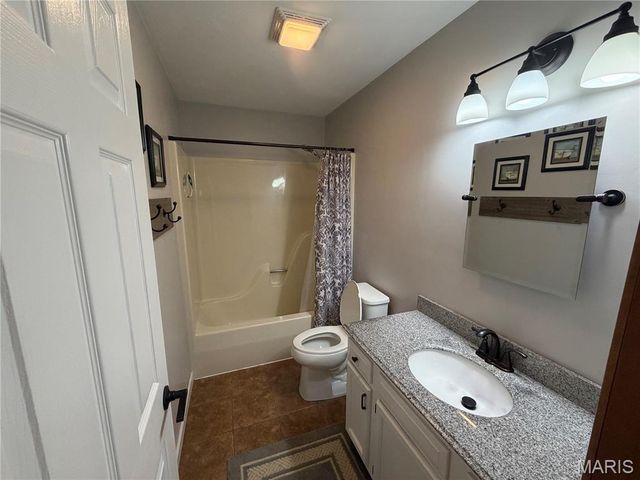 967 Dunberry Drive, Shiloh, IL 62269