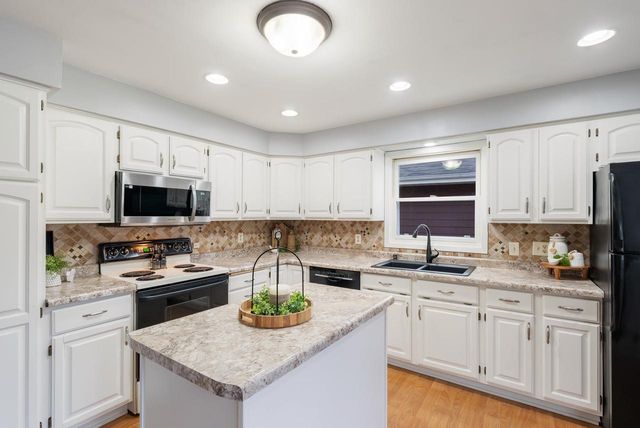 507 E SYLVAN AVENUE, Appleton, WI 54915