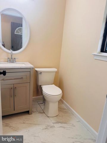 224 CROWN PRINCE DR, Marlton, NJ 08053