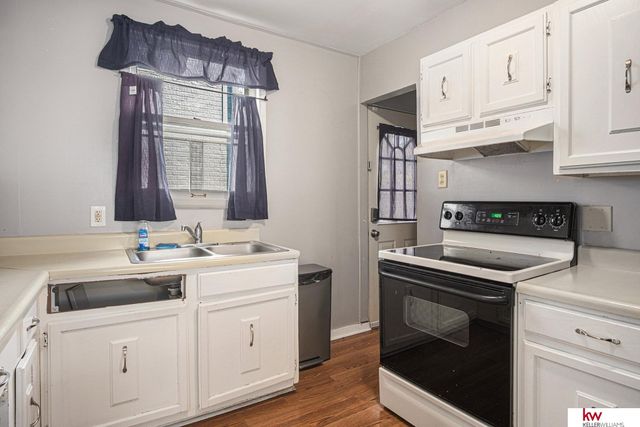 2816 Monroe Street, Omaha, NE 68107