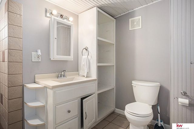 2816 Monroe Street, Omaha, NE 68107