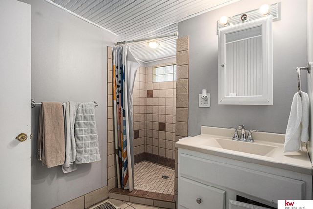 2816 Monroe Street, Omaha, NE 68107