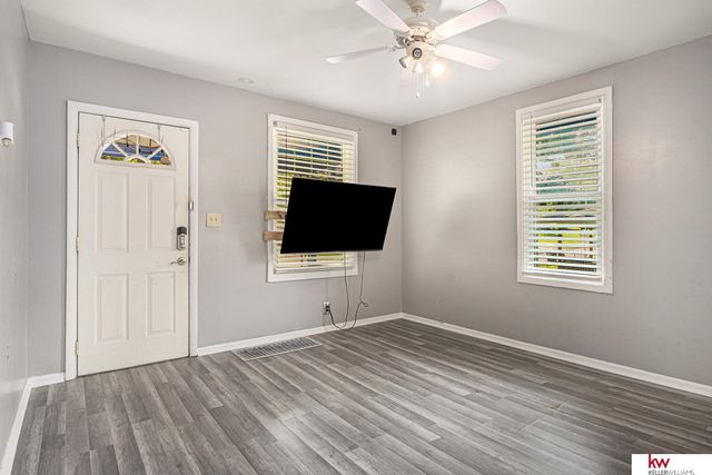 2816 Monroe Street, Omaha, NE 68107