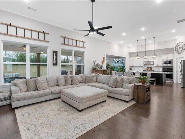 14554 KENNER PLACE DR, Olive Branch, MS 38654