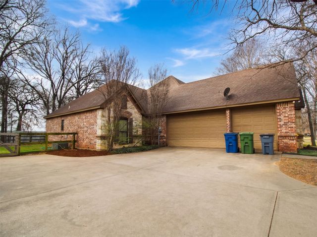 202 Woodland Drive, Krugerville, TX 76227