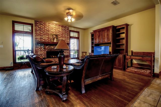 202 Woodland Drive, Krugerville, TX 76227