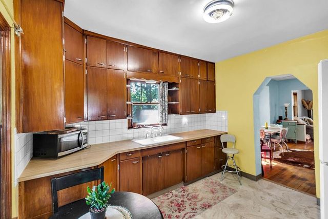 10508 Kentucky Avenue, Sugar Creek, MO 64054