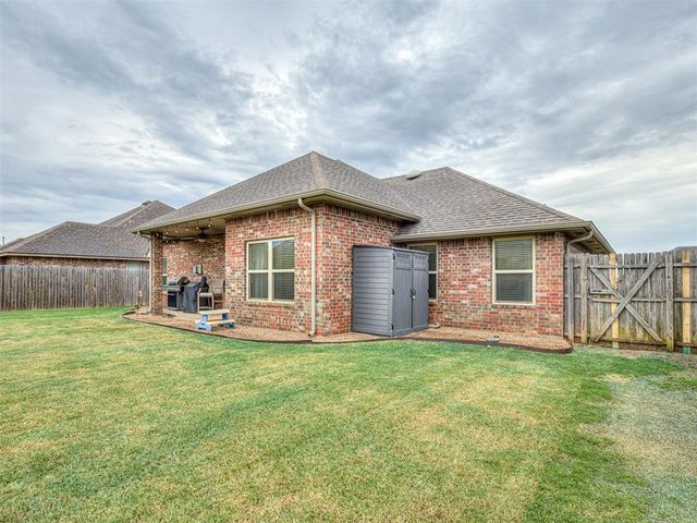 1821 NE 31st Street, Moore, OK 73160
