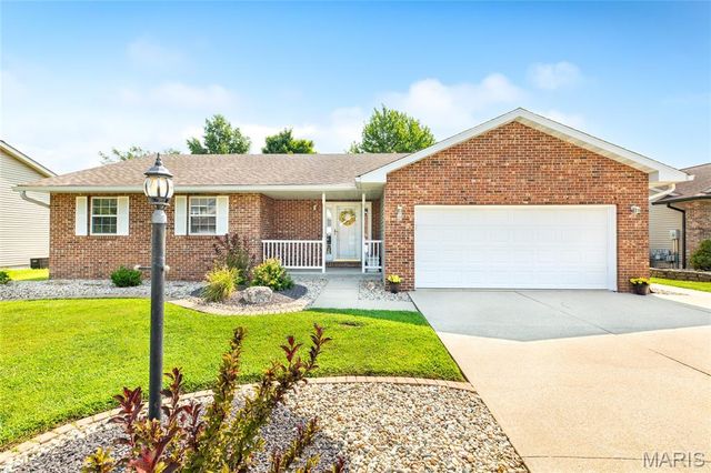 11 Glenmoor Court, Bethalto, IL 62010