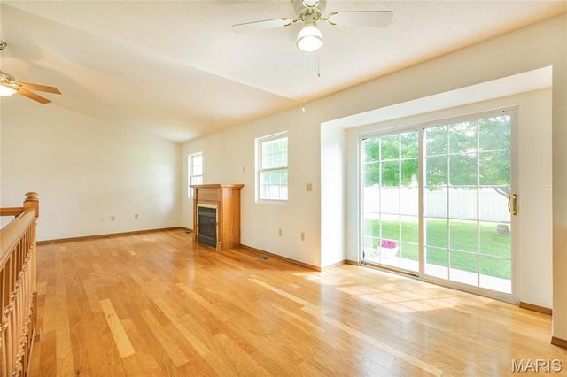 11 Glenmoor Court, Bethalto, IL 62010