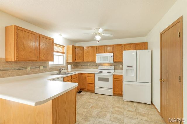 11 Glenmoor Court, Bethalto, IL 62010