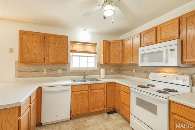 11 Glenmoor Court, Bethalto, IL 62010