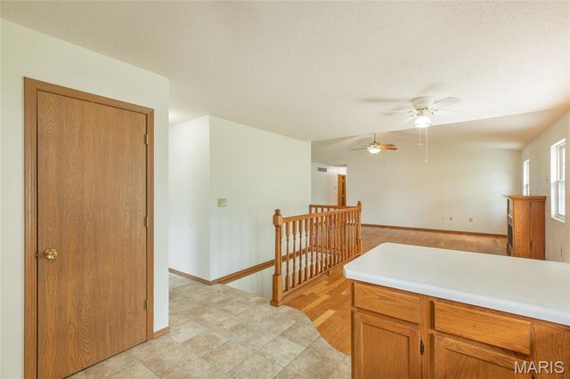 11 Glenmoor Court, Bethalto, IL 62010