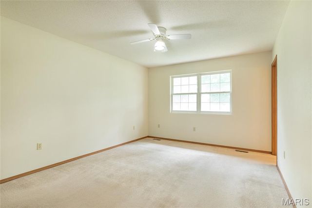 11 Glenmoor Court, Bethalto, IL 62010