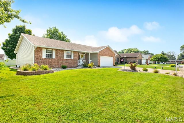 11 Glenmoor Court, Bethalto, IL 62010