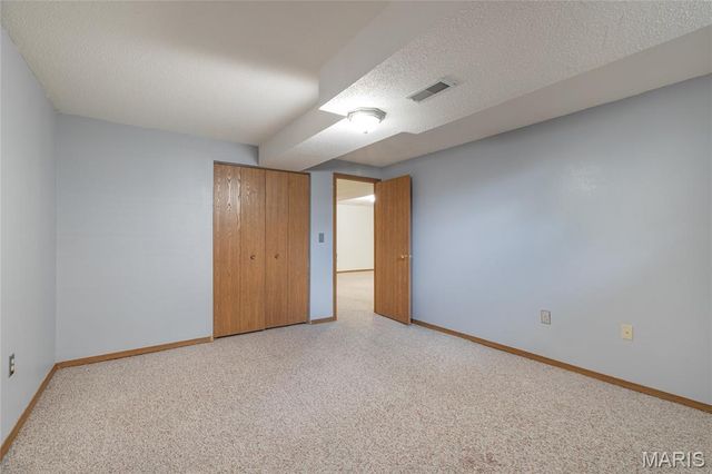 11 Glenmoor Court, Bethalto, IL 62010