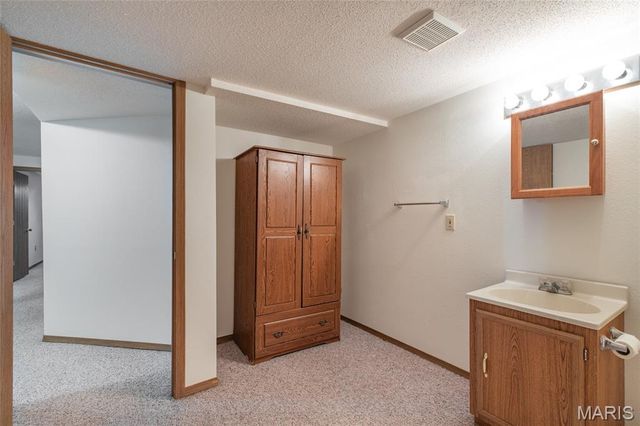 11 Glenmoor Court, Bethalto, IL 62010