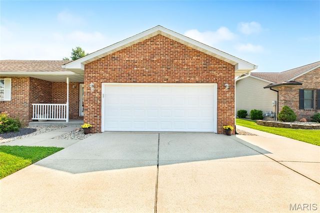 11 Glenmoor Court, Bethalto, IL 62010