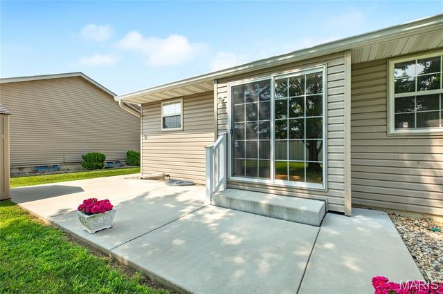 11 Glenmoor Court, Bethalto, IL 62010