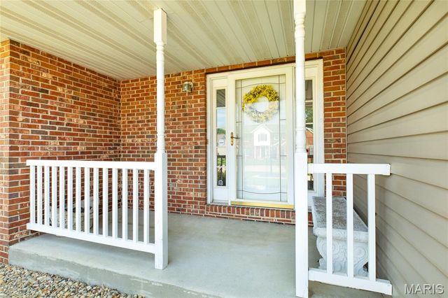 11 Glenmoor Court, Bethalto, IL 62010
