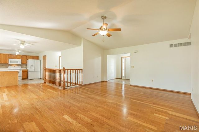 11 Glenmoor Court, Bethalto, IL 62010