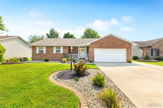 11 Glenmoor Court, Bethalto, IL 62010