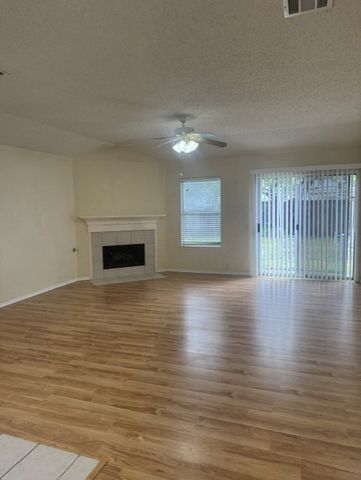 1403 Eveningcrest Court, Arlington, TX 76002