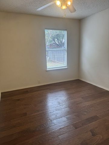 1403 Eveningcrest Court, Arlington, TX 76002