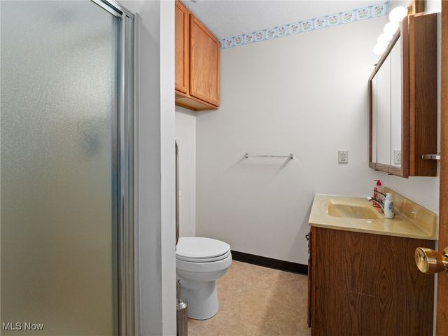 4250 Dawncliff Drive, Brooklyn, OH 44144