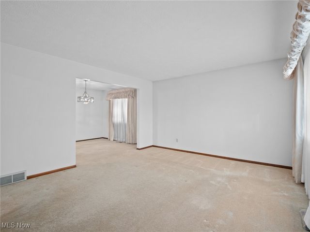 4250 Dawncliff Drive, Brooklyn, OH 44144