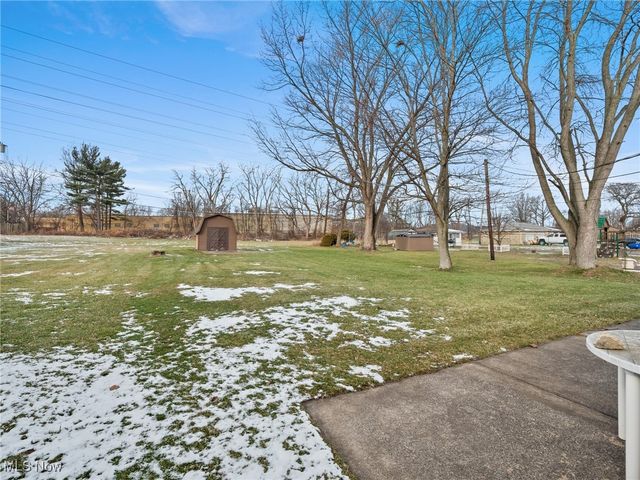 4250 Dawncliff Drive, Brooklyn, OH 44144