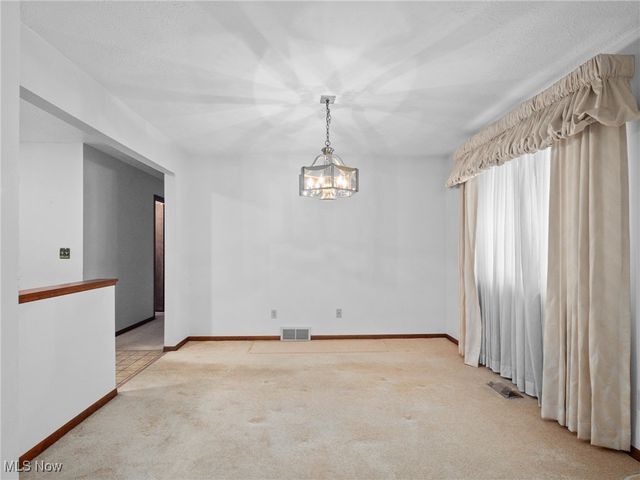 4250 Dawncliff Drive, Brooklyn, OH 44144