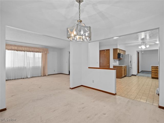 4250 Dawncliff Drive, Brooklyn, OH 44144