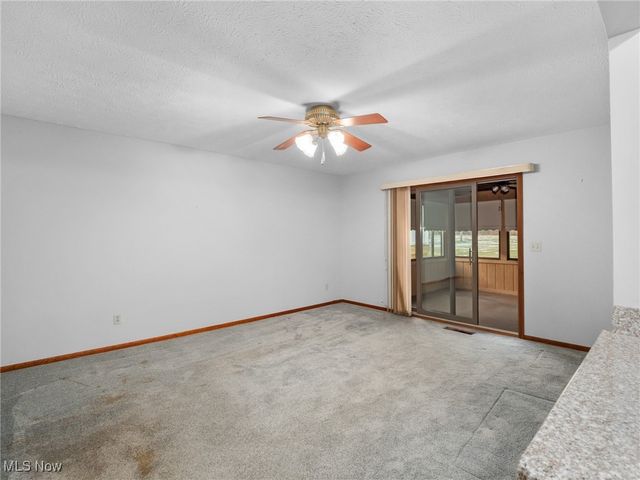 4250 Dawncliff Drive, Brooklyn, OH 44144