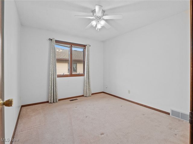 4250 Dawncliff Drive, Brooklyn, OH 44144